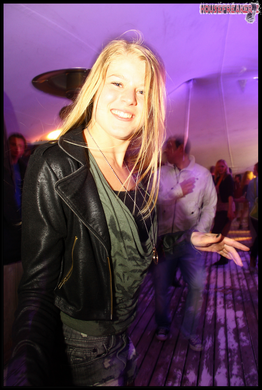 889x1321 pixels (1.367K)